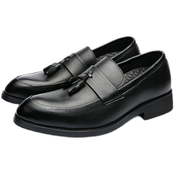 Elegáns bőrcipő bojttal