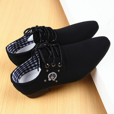 Uus paelte ja metallelemendiga pidulike kingade mudel