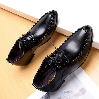 Uus paelte ja metallelemendiga pidulike kingade mudel