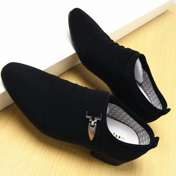 Vīriešu tekstila apavi ar metāla elementu