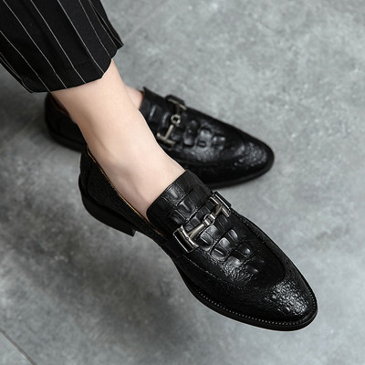 Νέο μοντέλο ανδρικά υποδημάτα με μεταλλικό στοιχείο σε μαύρο και καφέ χρώμα