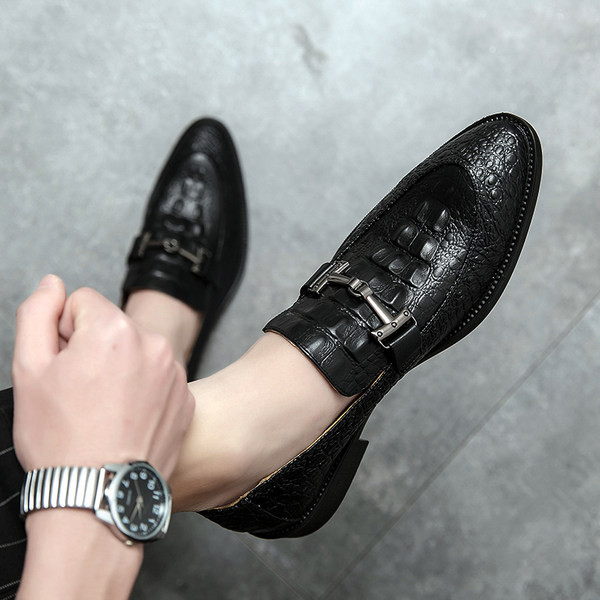 Νέο μοντέλο ανδρικά υποδημάτα με μεταλλικό στοιχείο σε μαύρο και καφέ χρώμα