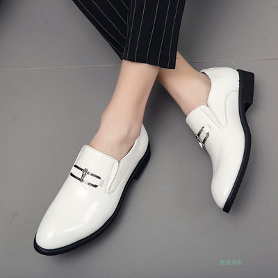 Επίσημα ανδρικά παπούτσια από λουστρίνι με μεταλλική διακόσμηση