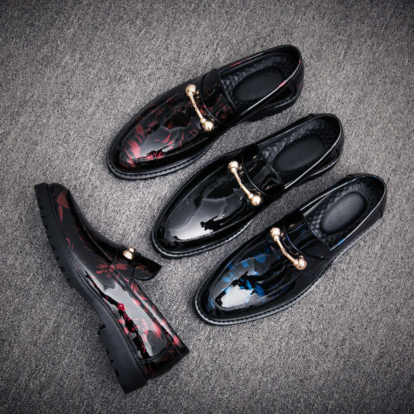 Patent cipő fém díszítéssel