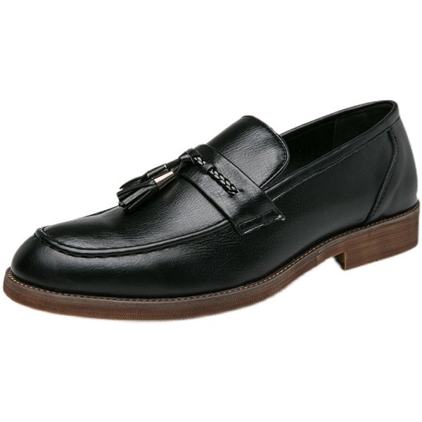 Meeste nahast kingad ümara mustriga tuttidega