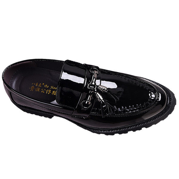 Meeste lakknahast kingad metallelemendi ja tuttidega