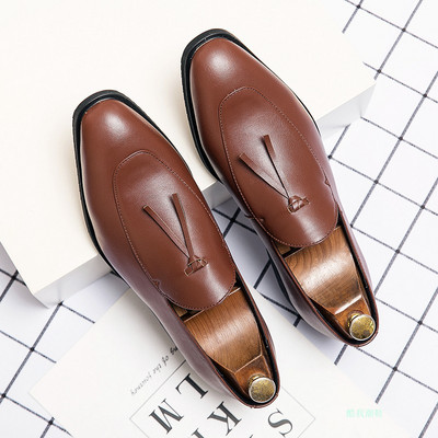 Formális férfi műbőr cipő bojttal