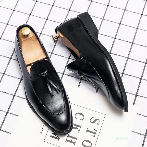 Formális férfi műbőr cipő bojttal