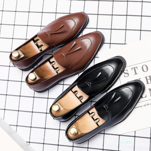 Formális férfi műbőr cipő bojttal