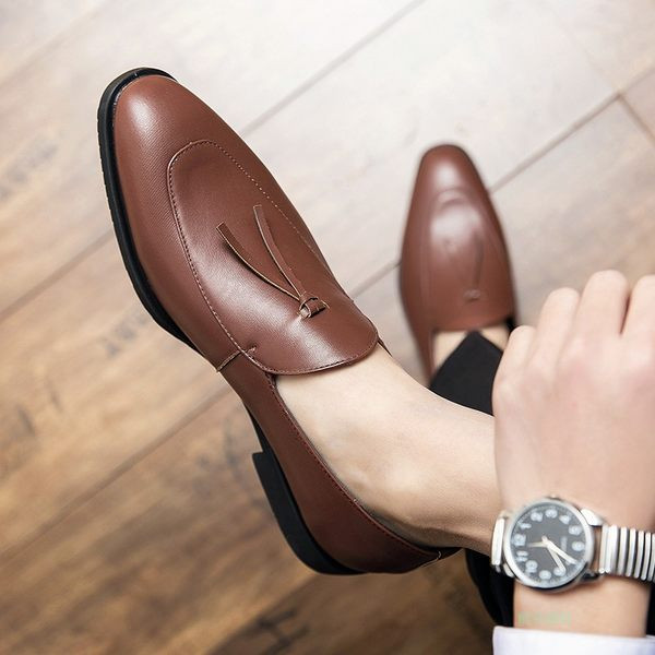 Formális férfi műbőr cipő bojttal