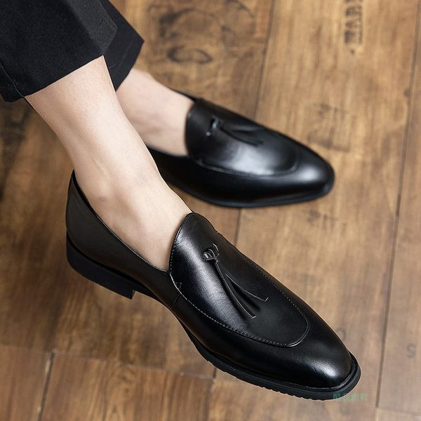 Formális férfi műbőr cipő bojttal