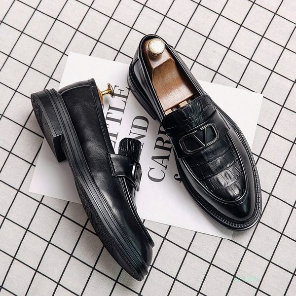 Uus mudel metallelemendiga kunstnahast meeste kingad