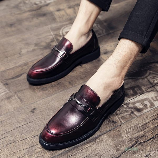 Κομψά ανδρικά παπούτσια από οικολογικό δέρμα με μεταλλικό στοιχείο