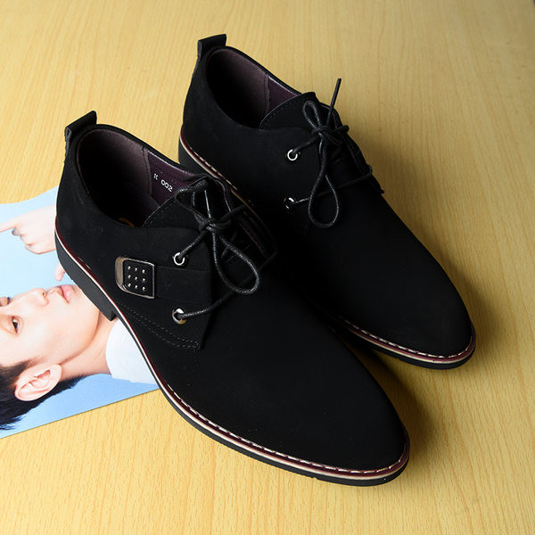 Meeste terava otsaga kingad paelte ja metallpandlaga