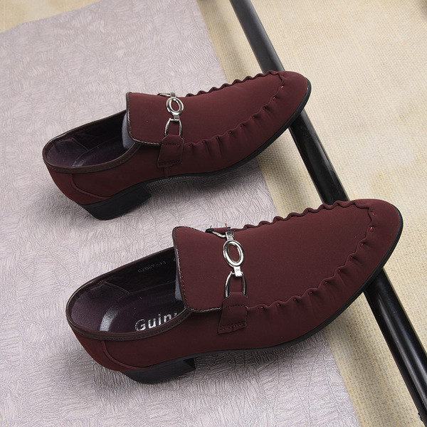 Meeste ümarad metallelemendiga kingad