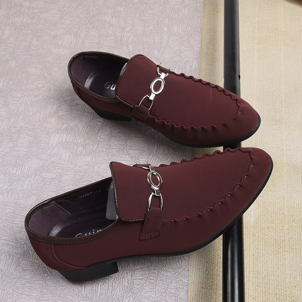 Meeste ümarad metallelemendiga kingad