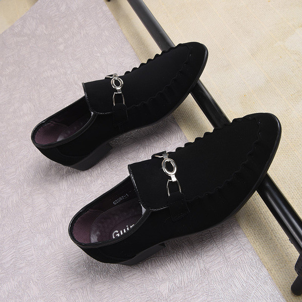 Meeste ümarad metallelemendiga kingad