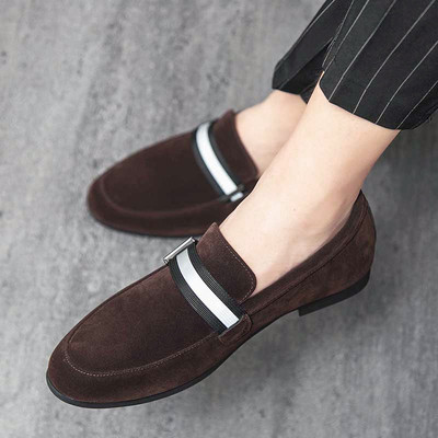 Elegantne seemisnahast kingade terava otsaga mudel