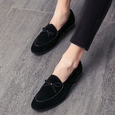 Elegantne seemisnahast kingade terava otsaga mudel