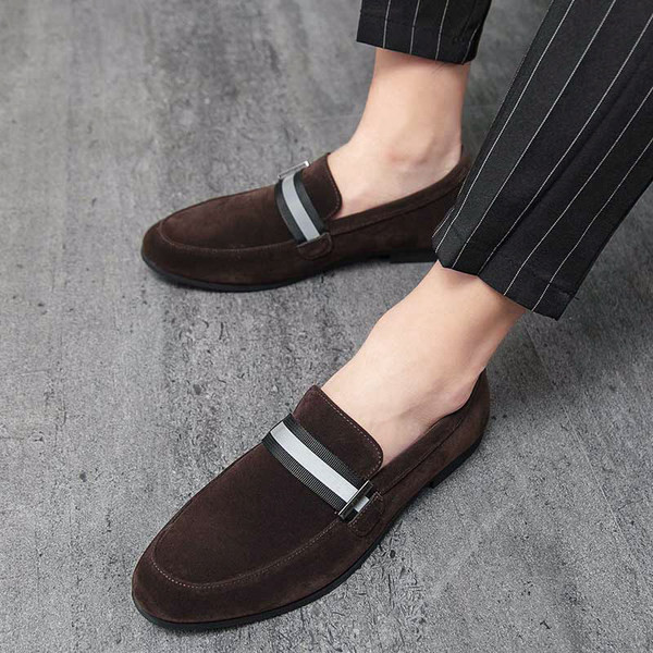 Elegantne seemisnahast kingade terava otsaga mudel