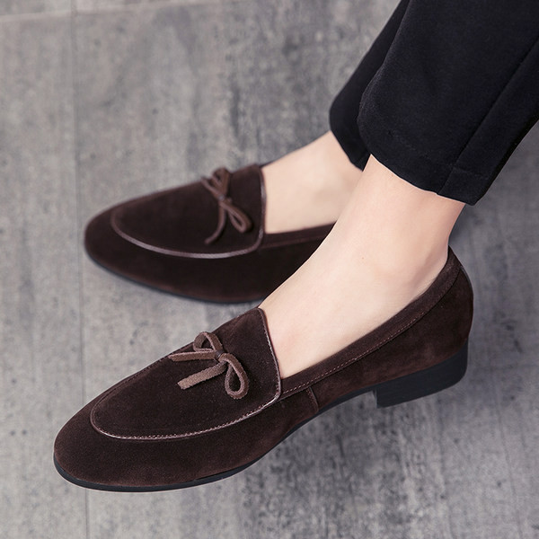 Elegantne seemisnahast kingade terava otsaga mudel