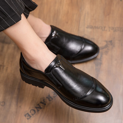 Κομψά μυτερά παπούτσια με μεταλλικό στοιχείο