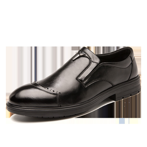 Κομψά μυτερά παπούτσια με μεταλλικό στοιχείο