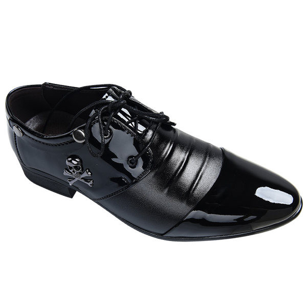 Stiilsed paelte ja metalldekooriga meestekingad