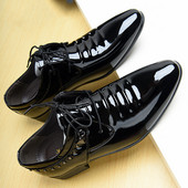 Meeste pidulikud kingad paelte ja metallneetidega