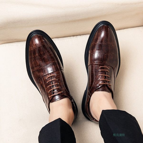 Uus mudel kolmes värvitoonis paeltega meeste nahkkingad