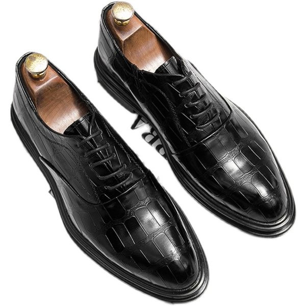 Uus mudel kolmes värvitoonis paeltega meeste nahkkingad