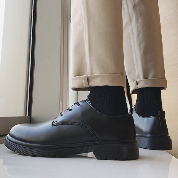 Praegused meeste pidulikud kingad ökonahast paeltega