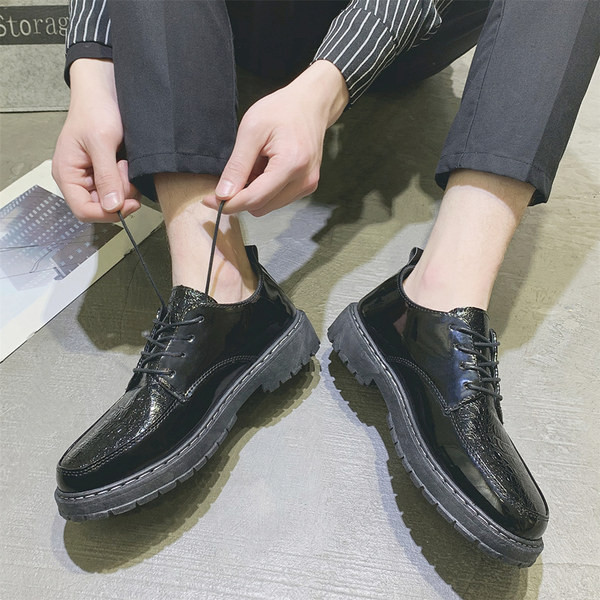 Stilīgs vīriešu formālu apavu vienkāršs modelis