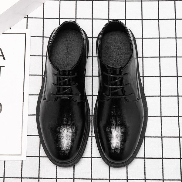 Peen paeltega meeste pidulike kingade mudel