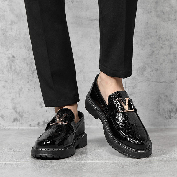 Stílusos férfi mokaszin csattal, két modellben