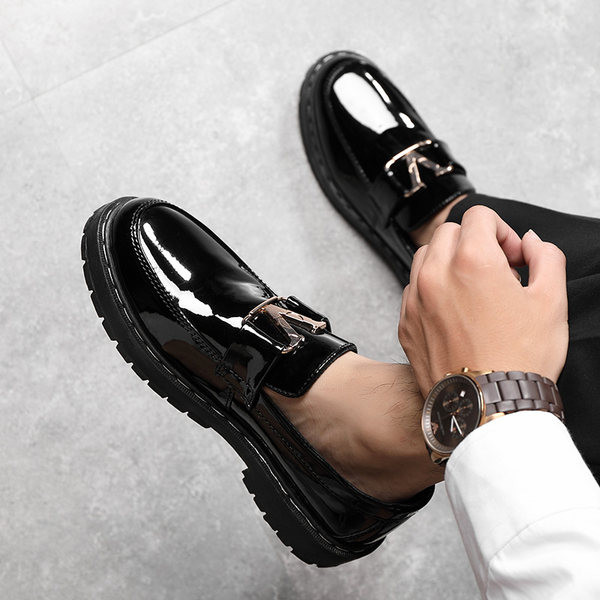 Stílusos férfi mokaszin csattal, két modellben