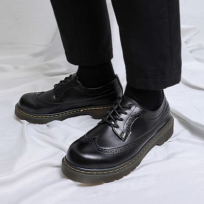 Hetkel lameda talla ja paeltega meeste kingad