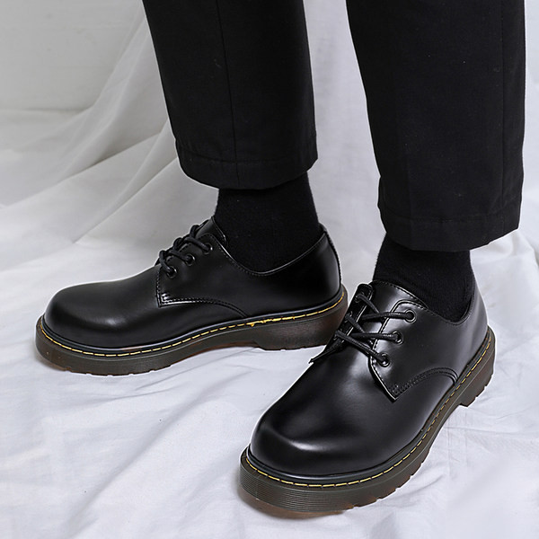 Hetkel lameda talla ja paeltega meeste kingad