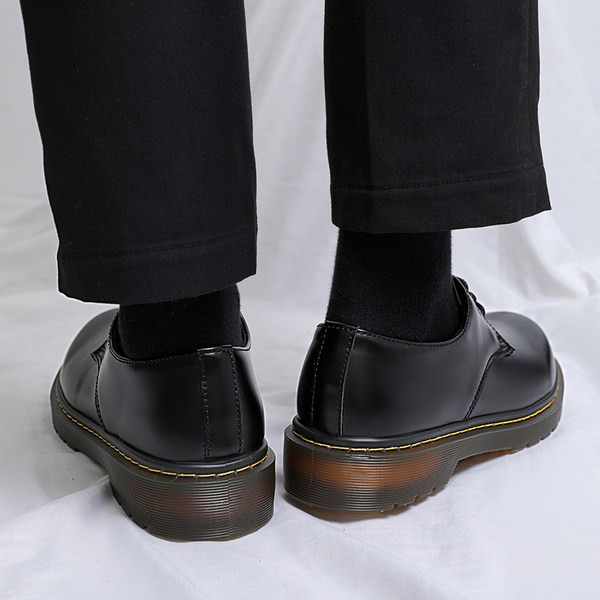 Hetkel lameda talla ja paeltega meeste kingad