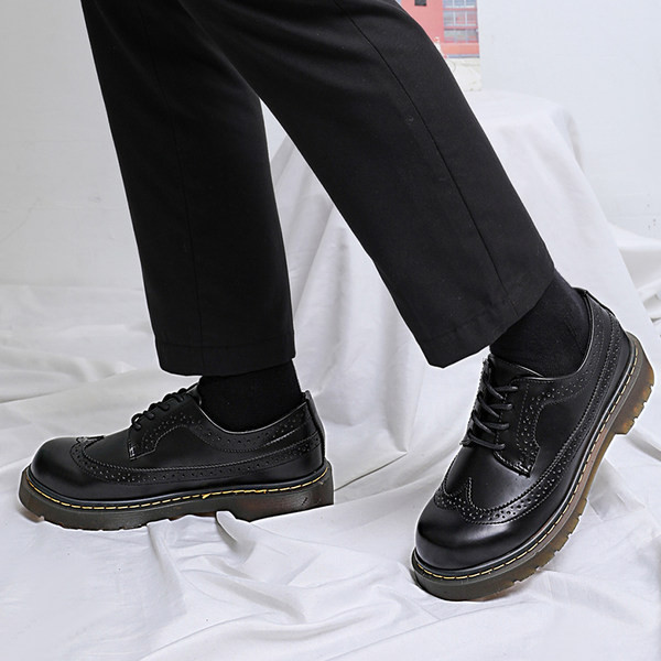 Hetkel lameda talla ja paeltega meeste kingad