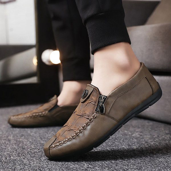 Moodsad meeste mokassiinid luku ja lukuga