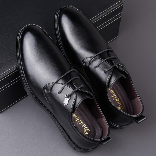 Praegused meeste kingad kahes mudelis paeltega