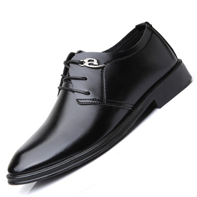 Stiilsed pandla ja paeltega meeste kingad