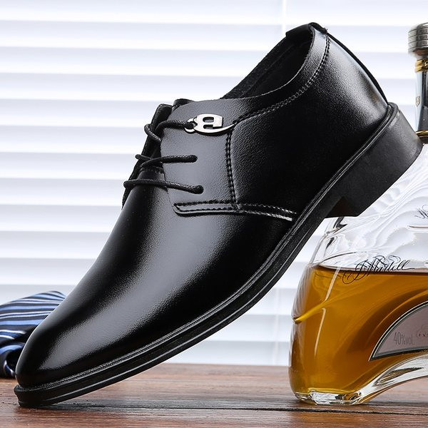 Stiilsed pandla ja paeltega meeste kingad