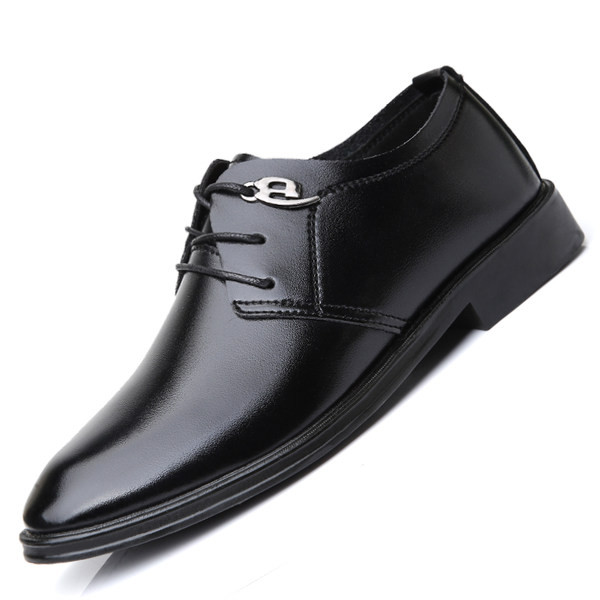 Stiilsed pandla ja paeltega meeste kingad