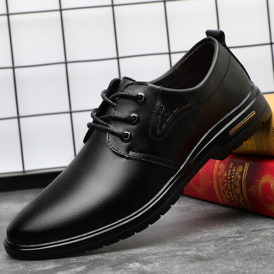 Aktuāli vīriešu apavi no eko ādas ar šņorēm vienkrāsains modelis