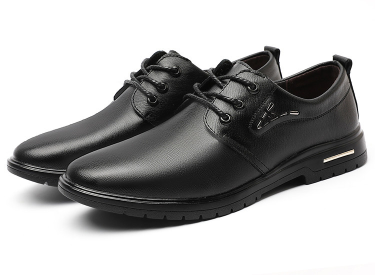 Aktuāli vīriešu apavi no eko ādas ar šņorēm vienkrāsains modelis