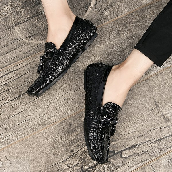 Meeste stiilsed luku ja paeltega mokassiinid