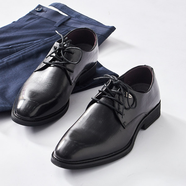 Ανδρικά επίσημα παπούτσια μυτερά μοντέλα σε μαύρο χρώμα