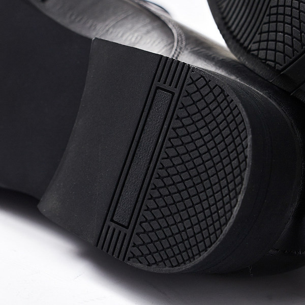 Ανδρικά επίσημα παπούτσια μυτερά μοντέλα σε μαύρο χρώμα